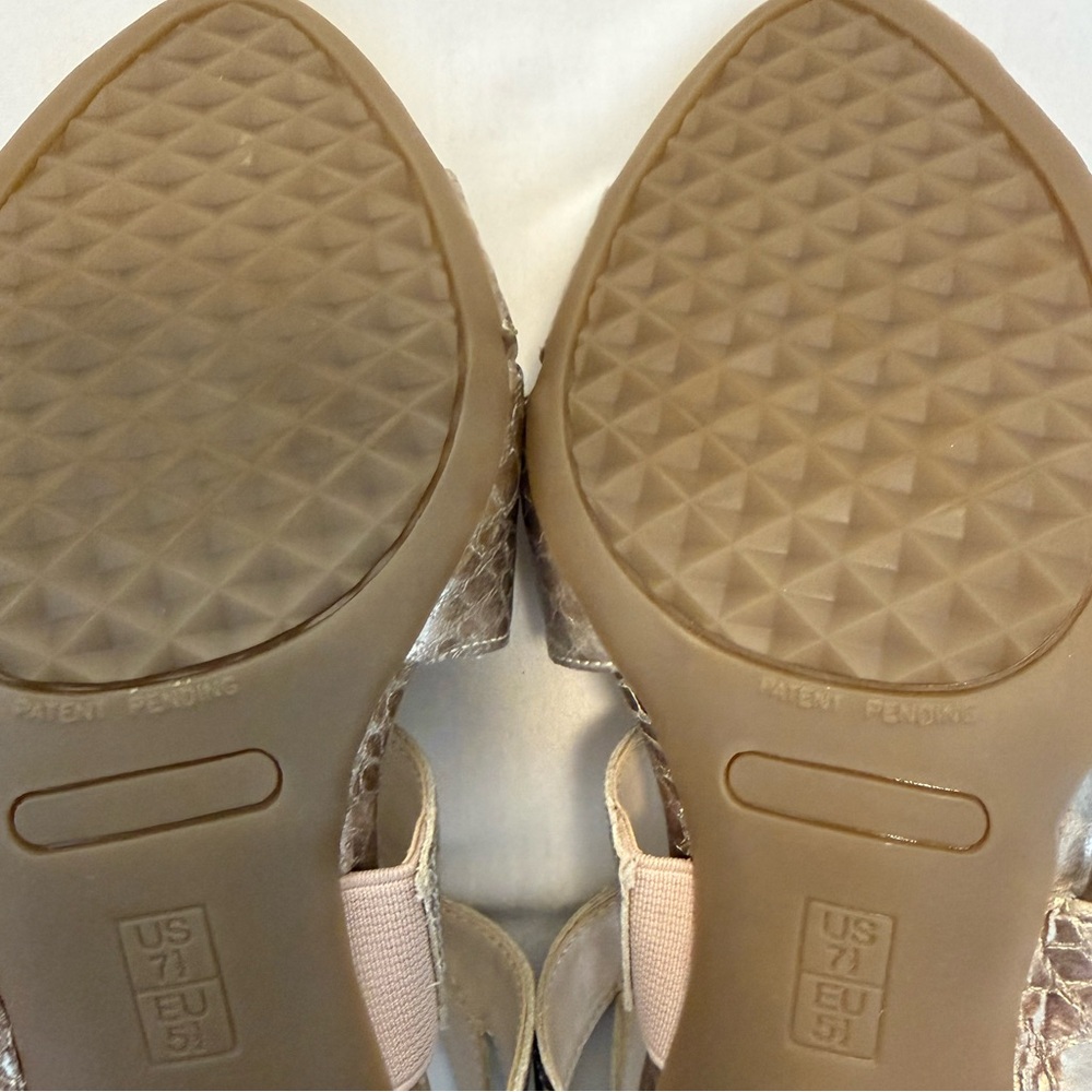 Like New Distressed Metallic Gold Aerosols Comfort Rest Sandals US 7.5/EU 38 - Picture 9 of 10
